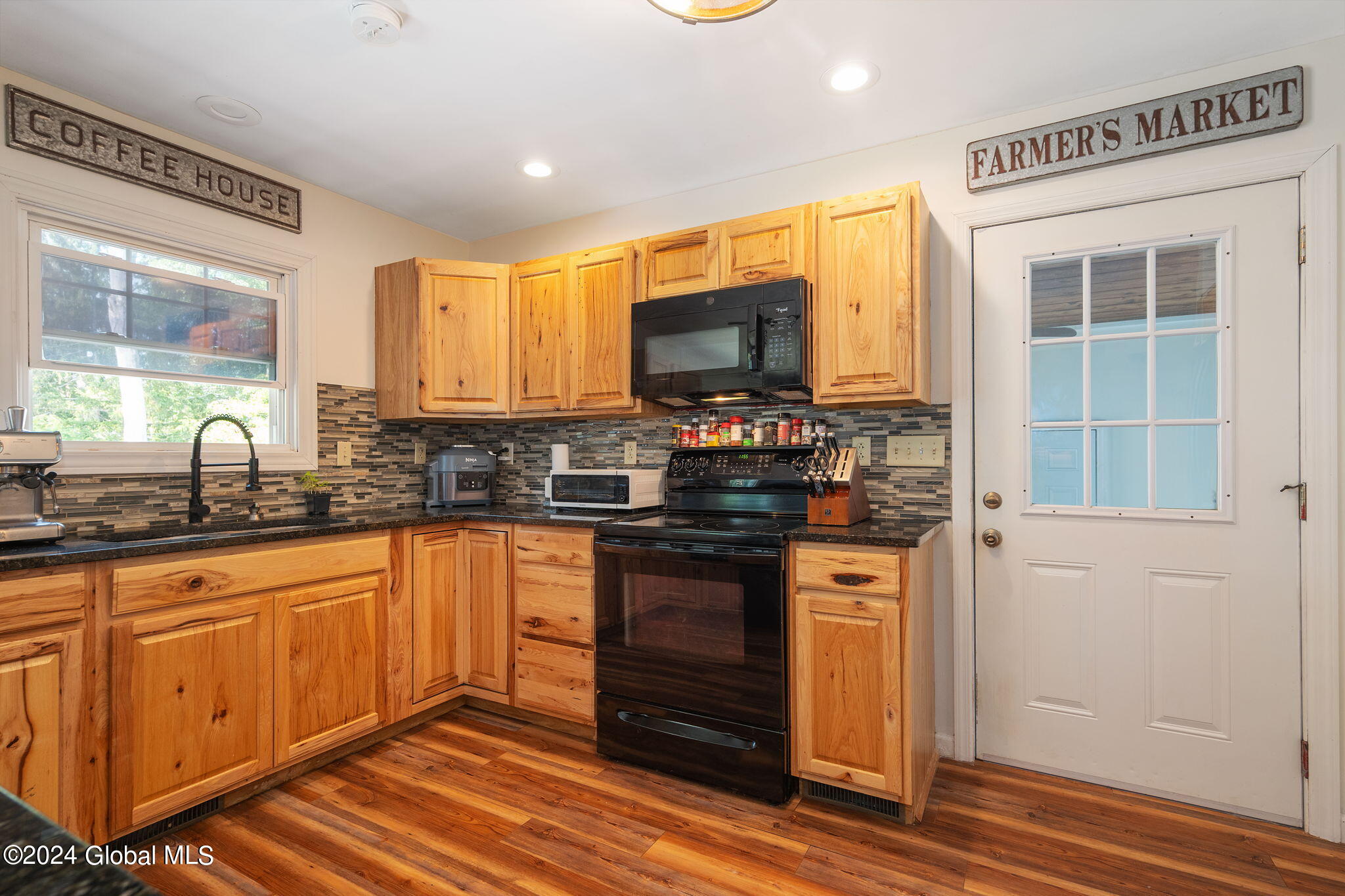 22 Merritt Drive Rotterdam, NY 12306 - Photo 11 of 40 11-22MerrittRd_11