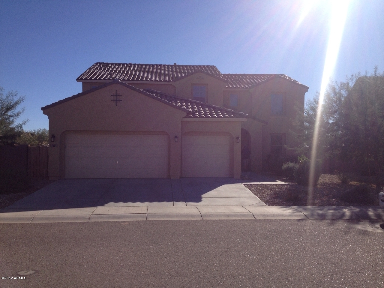 2423 West Bajada Road Phoenix, AZ 85085 - Photo 1 of 17 a roof deck with a yard