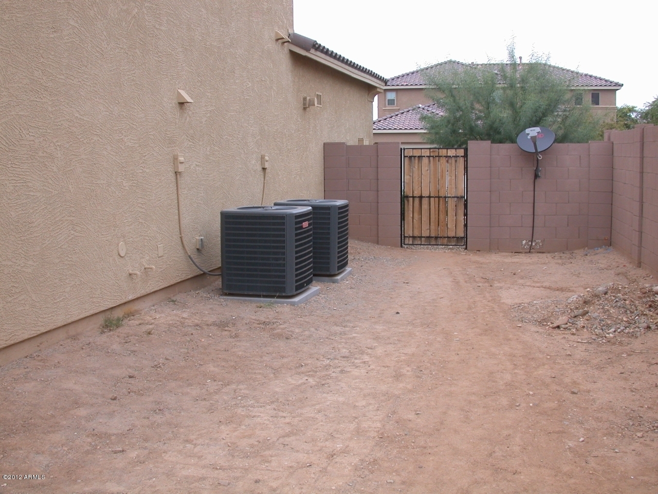 2423 West Bajada Road Phoenix, AZ 85085 - Photo 10 of 17 a view of a backyard