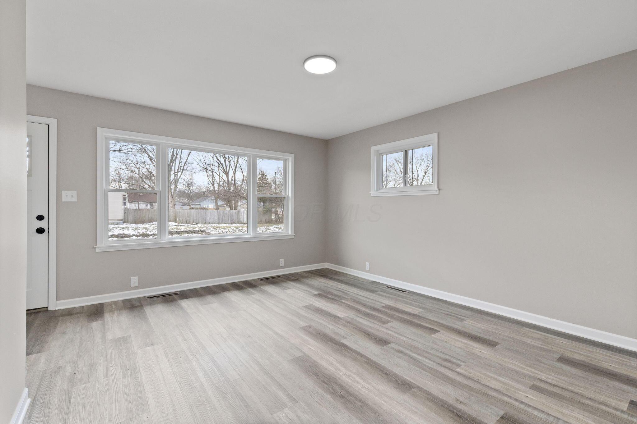 2100 Ferris Road Columbus, OH 43224 - Photo 2 of 19 2025-12-18 2100 Ferris Rd 010