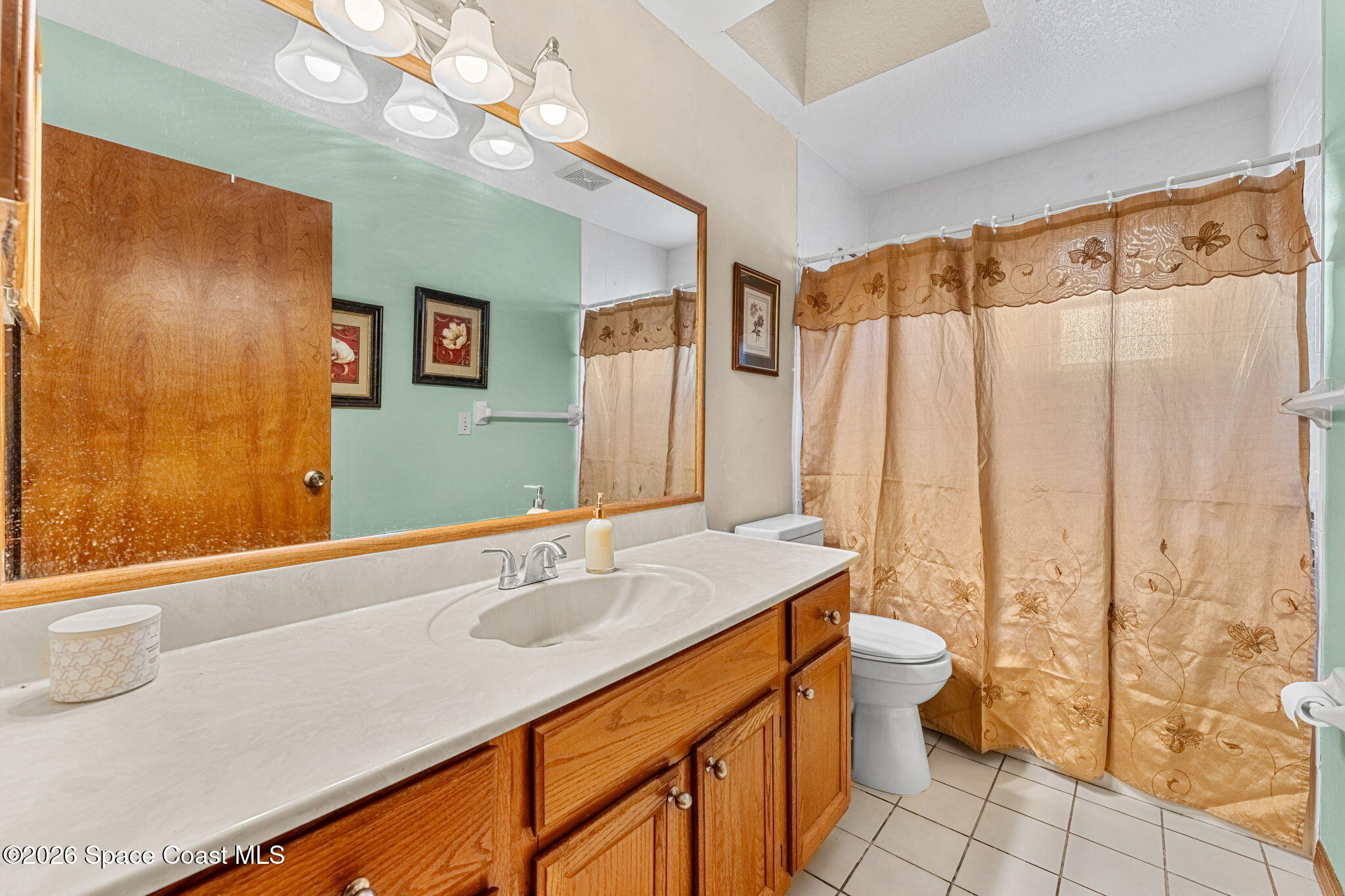 597 Balcom Terrace Southeast Palm Bay, FL 32909 - Photo 30 of 47 Guest Bathroom Views