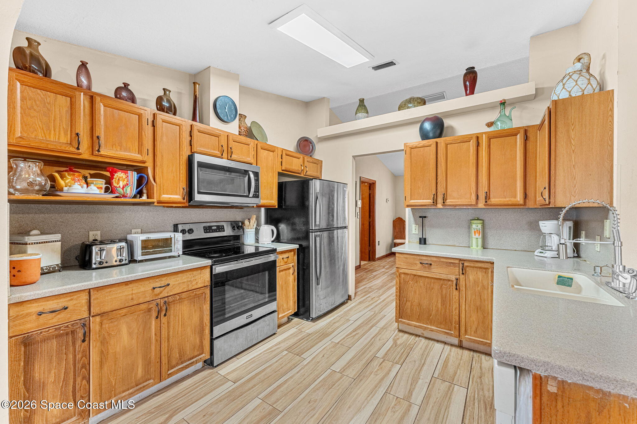 597 Balcom Terrace Southeast Palm Bay, FL 32909 - Photo 4 of 47 Kitchen Views