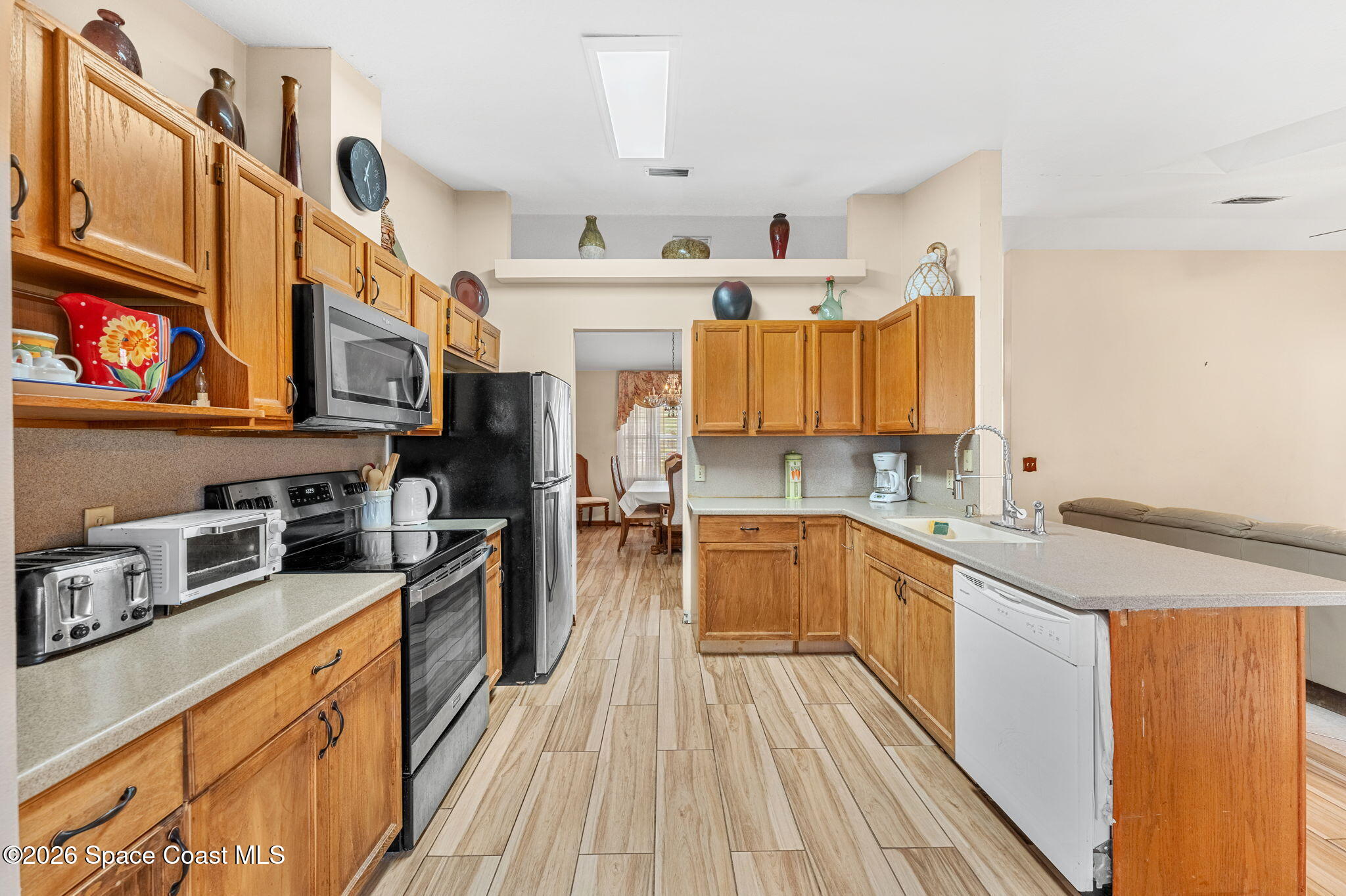 597 Balcom Terrace Southeast Palm Bay, FL 32909 - Photo 5 of 47 Kitchen Views