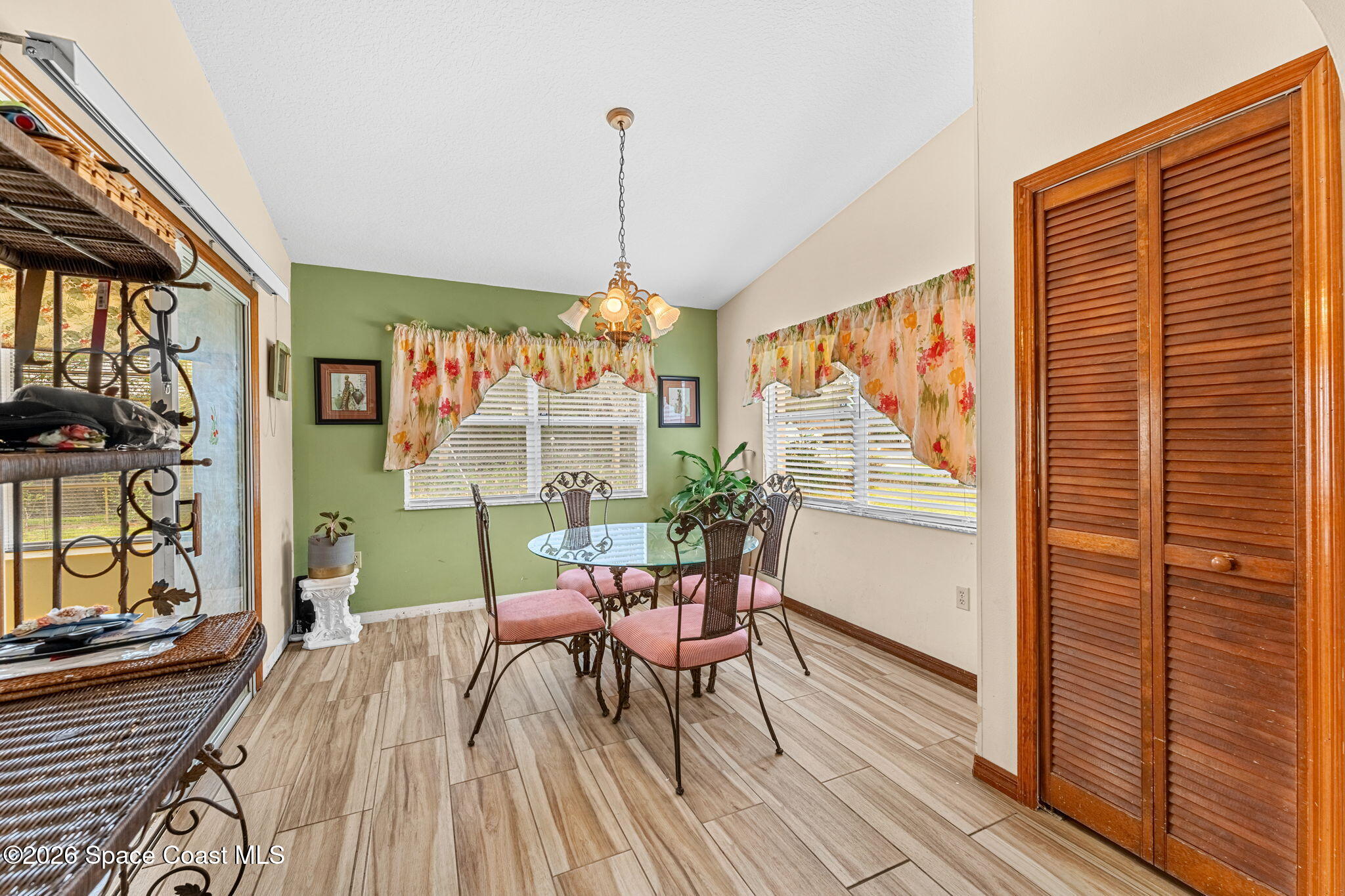 597 Balcom Terrace Southeast Palm Bay, FL 32909 - Photo 7 of 47 Breakfast Nook Views