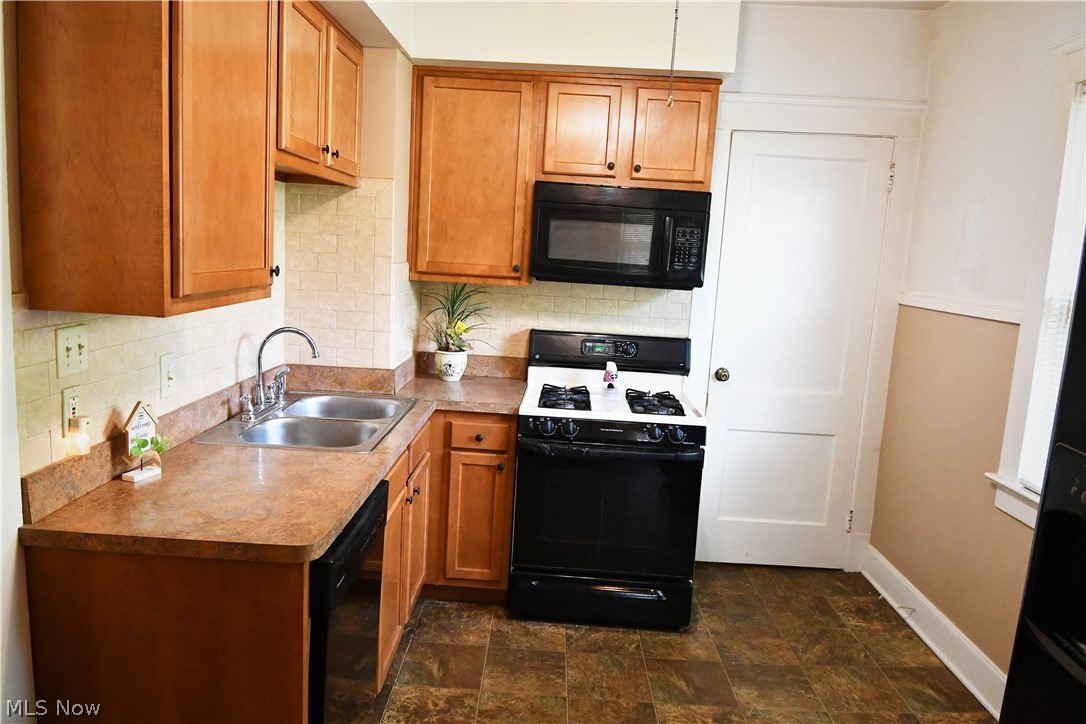 18050 Neff Road Cleveland, OH 44119 - Photo 13 of 27 Gallery Image 13