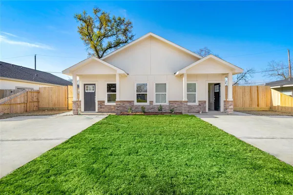 $1,699 | 5618 Ridgeway Drive, Unit B, Houston, TX 77033