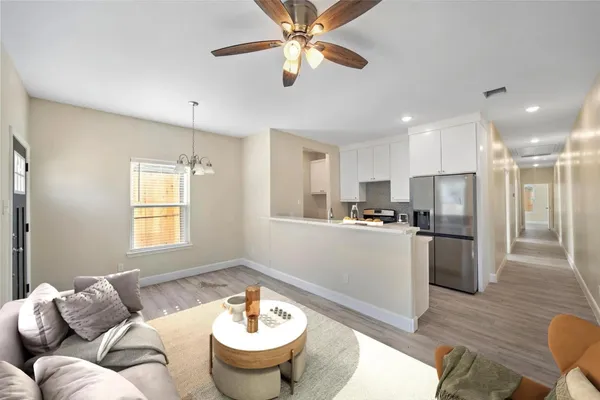 $1,699 | 5618 Ridgeway Drive, Unit B, Houston, TX 77033