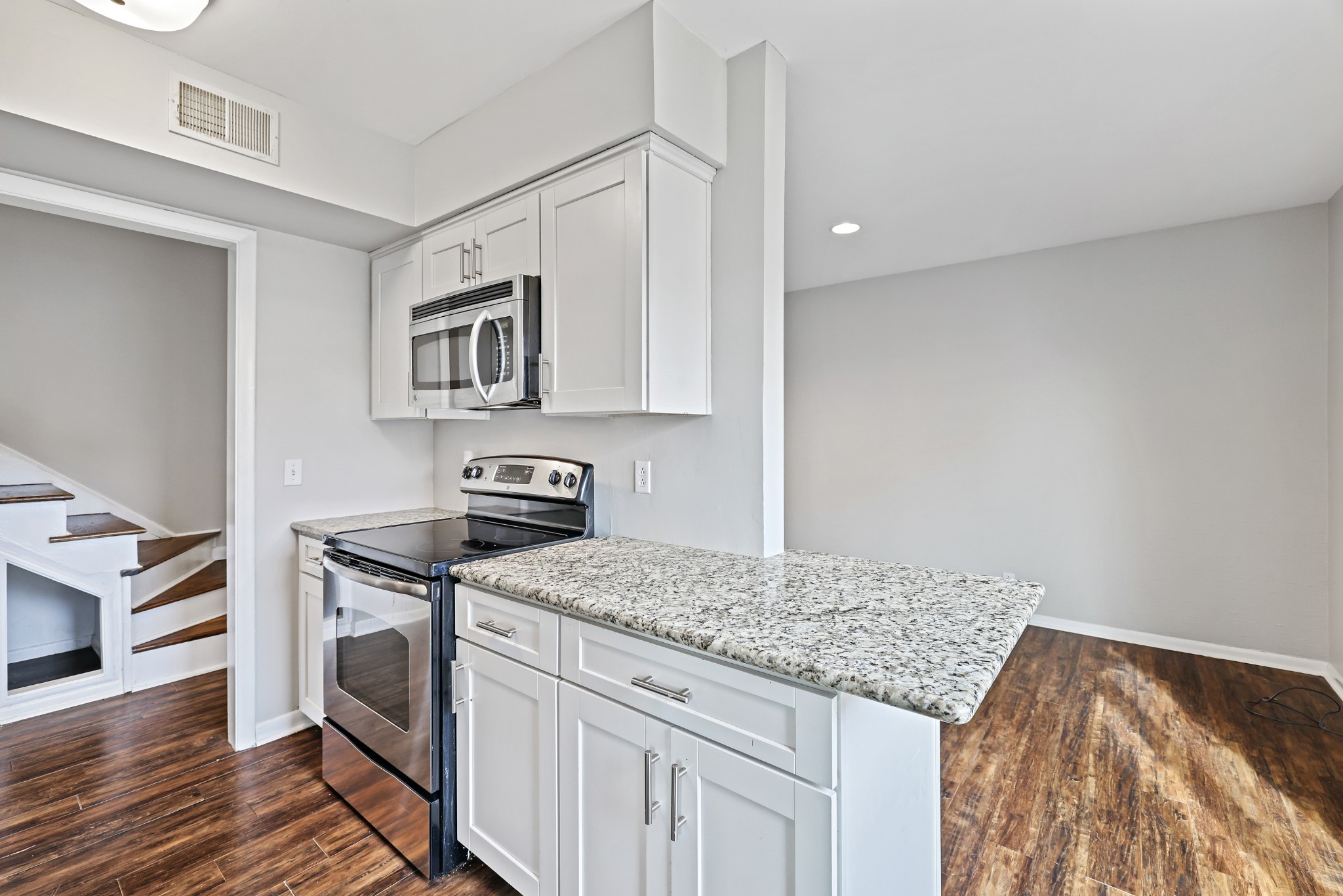 1900 Richard Jones Road, Unit V10 Nashville, TN 37215 - Photo 12 of 49 a kitchen with granite countertop a sink stove and cabinets