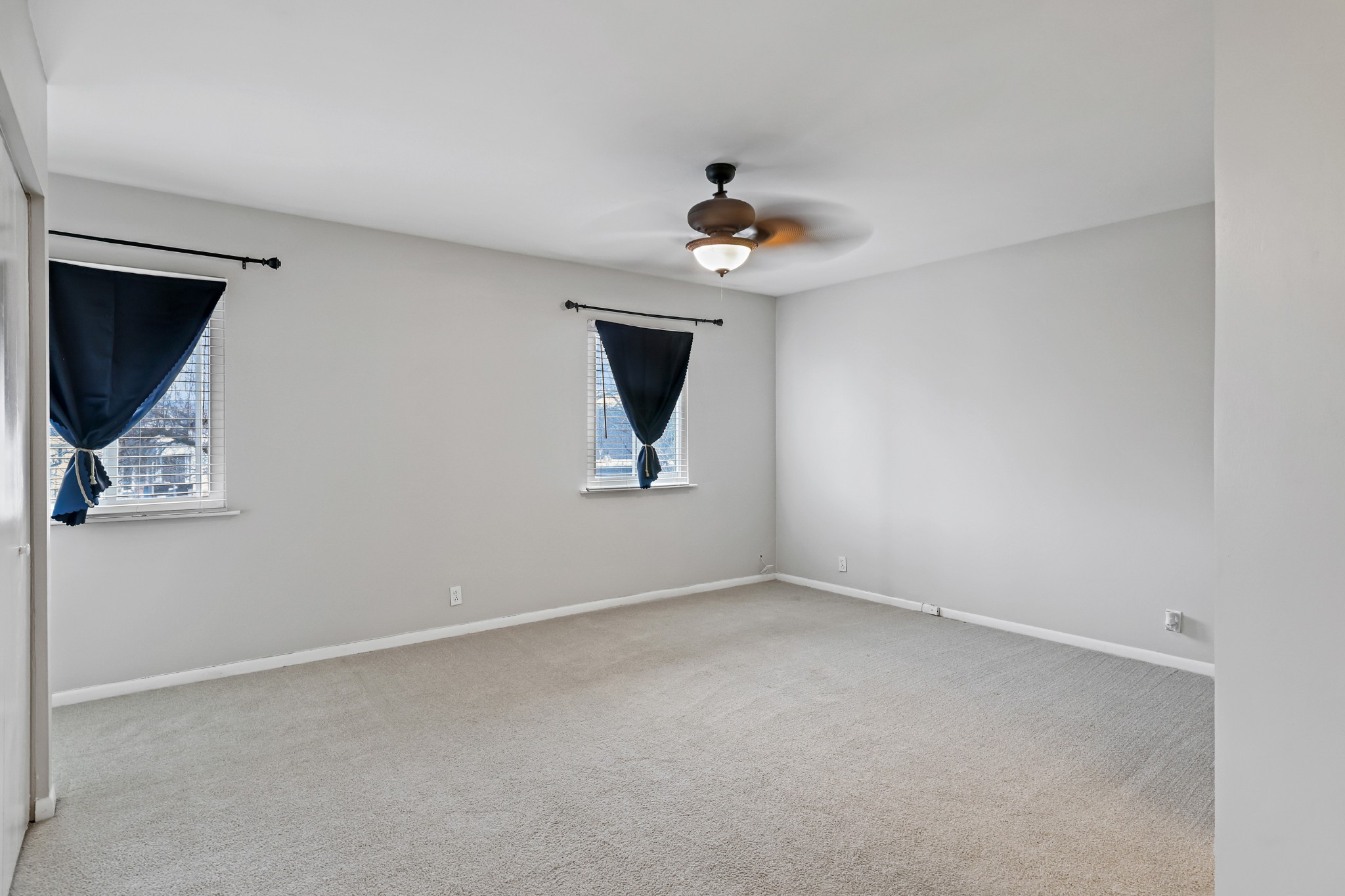 1900 Richard Jones Road, Unit V10 Nashville, TN 37215 - Photo 19 of 49 an empty room with windows and cabinet