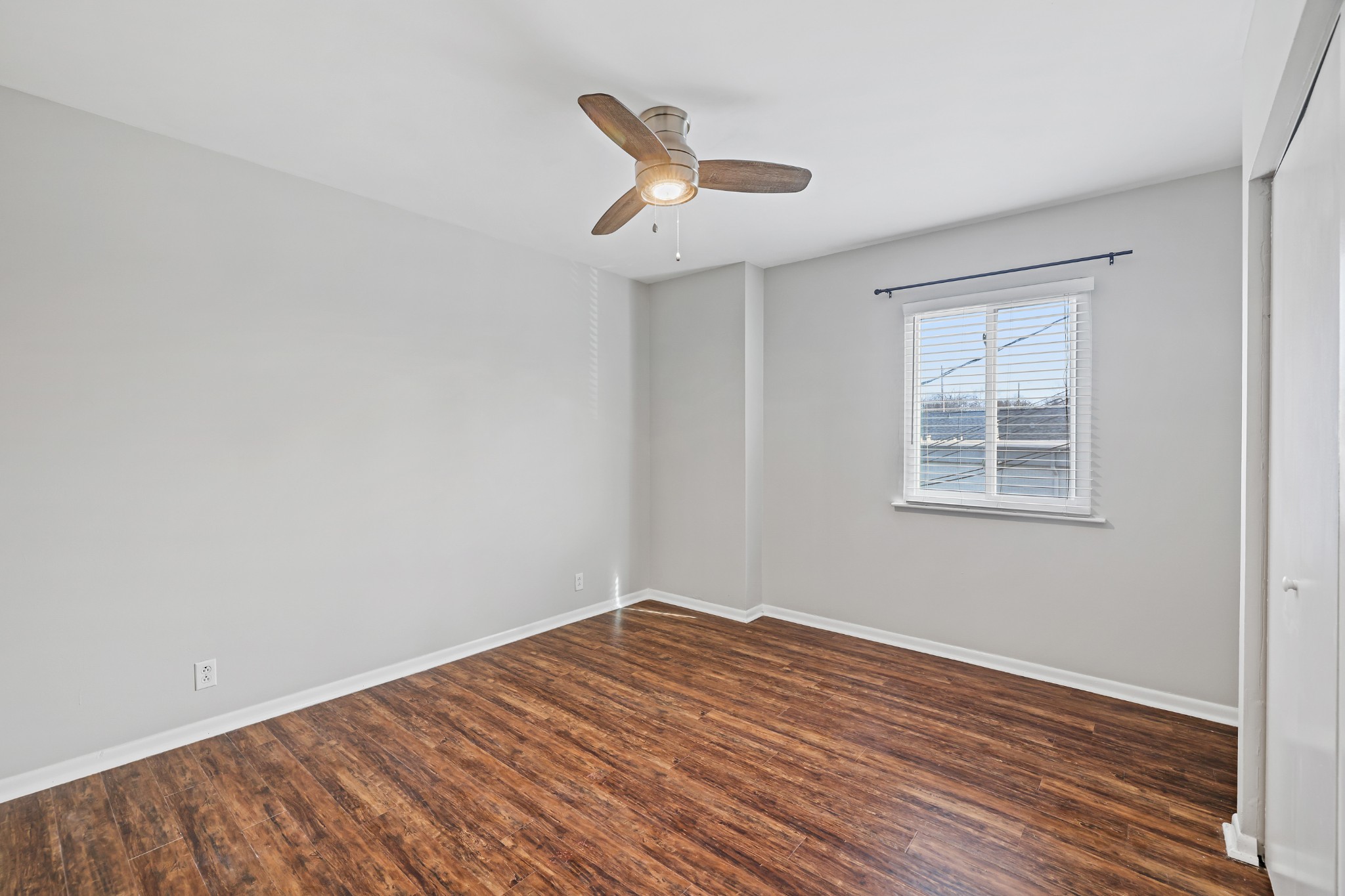 1900 Richard Jones Road, Unit V10 Nashville, TN 37215 - Photo 27 of 49 a view of a room with wooden floor and a ceiling fan