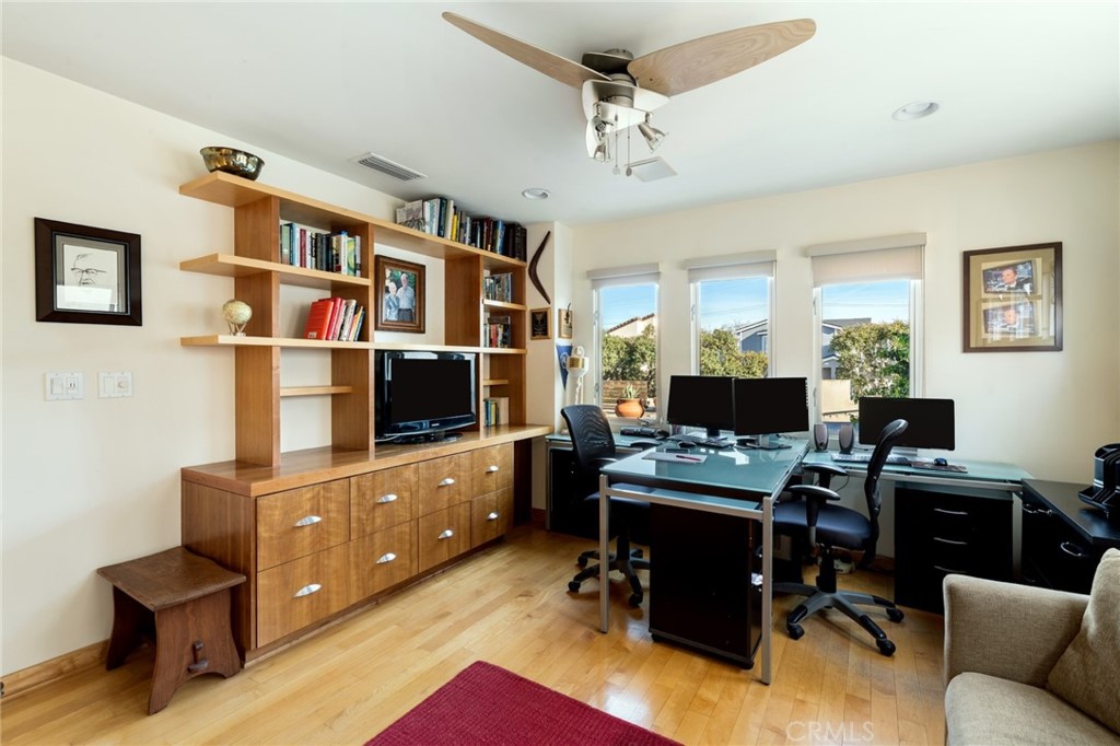 253 Ancona Drive Long Beach, CA 90803 - Photo 25 of 39 a view of a livingroom with workspace and a window