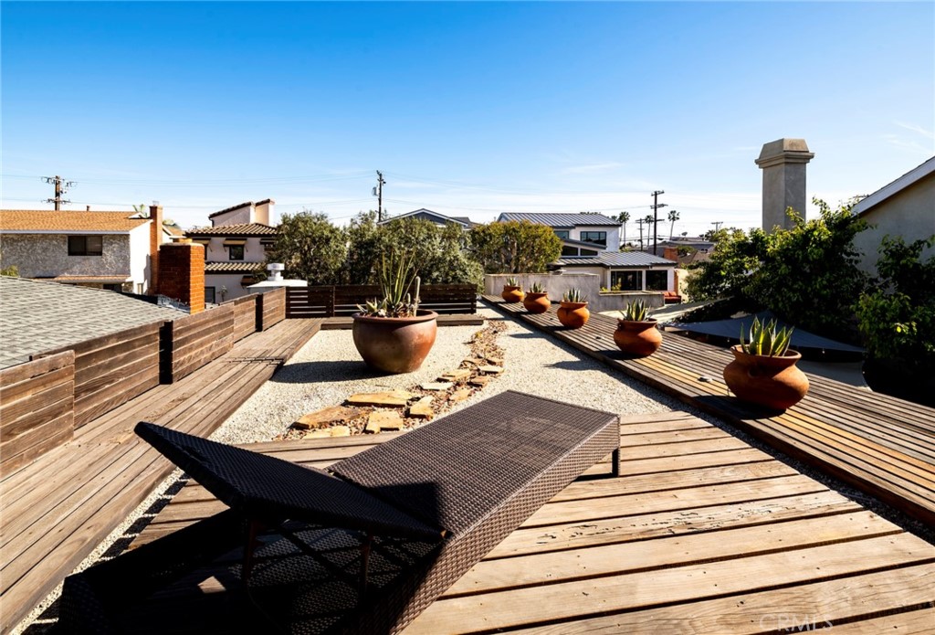 253 Ancona Drive Long Beach, CA 90803 - Photo 30 of 39 a view of a terrace with seating area