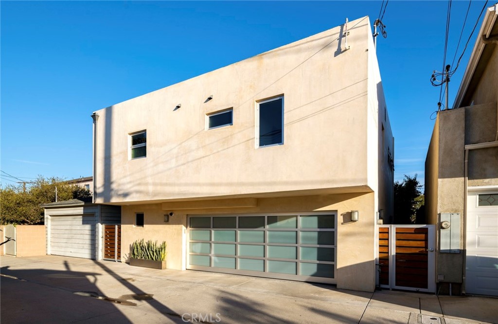 253 Ancona Drive Long Beach, CA 90803 - Photo 37 of 39 a view of a white building