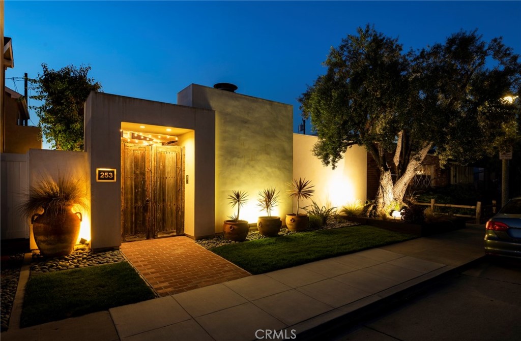 253 Ancona Drive Long Beach, CA 90803 - Photo 38 of 39 a view of a house with a yard