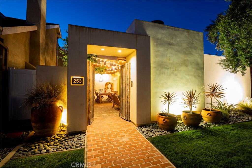 253 Ancona Drive Long Beach, CA 90803 - Photo 39 of 39 a front view of a house with a yard
