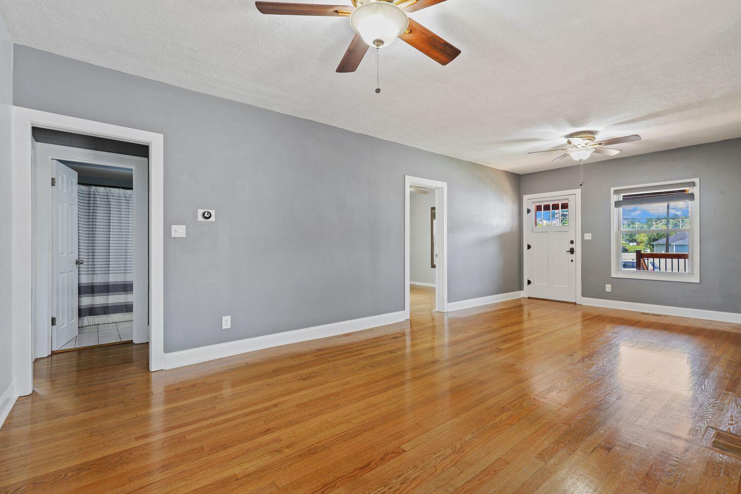 211 Greiving Street Dyer, IN 46311 - Photo 5 of 25 1500x1000