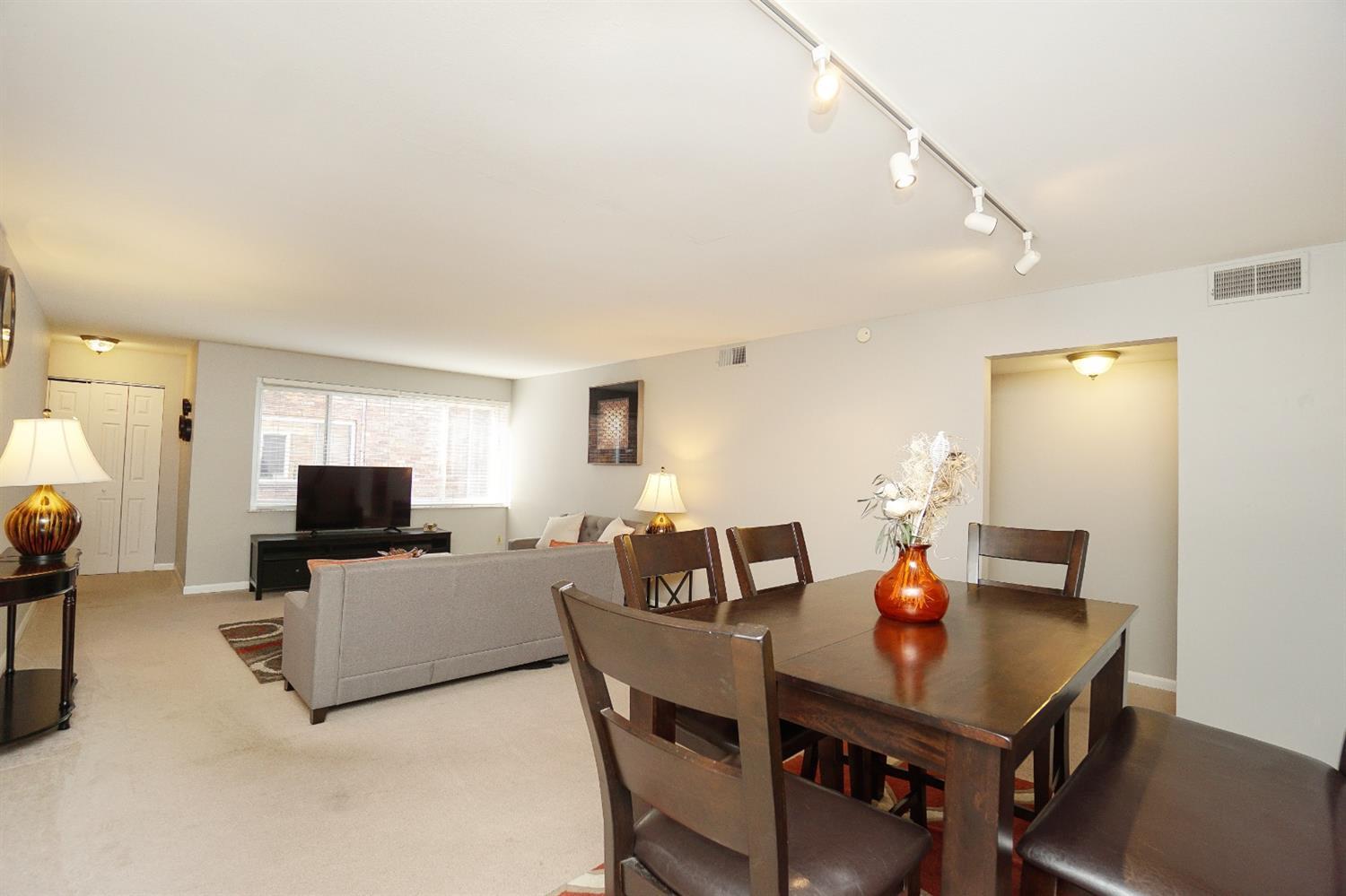 2270 Madison Road, Unit 3B Cincinnati, OH 45208 - Photo 5 of 28 Gallery Image 5