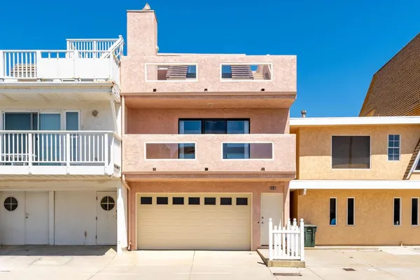 a house view with a outdoor space