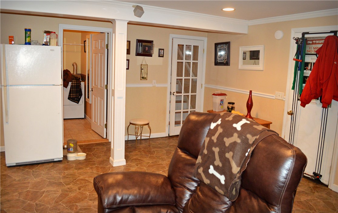 45 West Harkness Road North Smithfield, RI 02896 - Photo 30 of 34 Den / Family Room