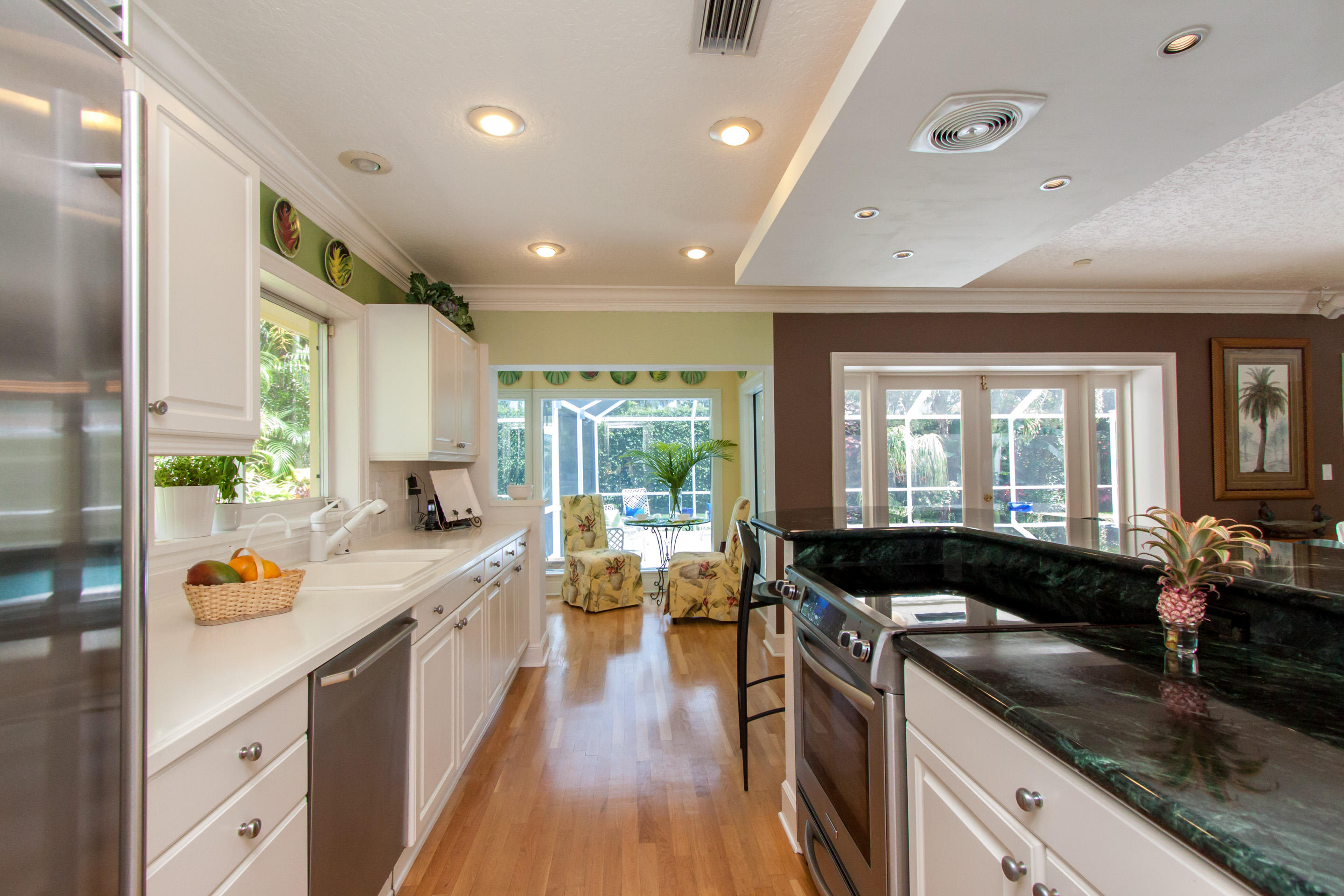 263 South Maya Palm Drive Boca Raton, FL 33432 - Photo 6 of 15 Kitchen
