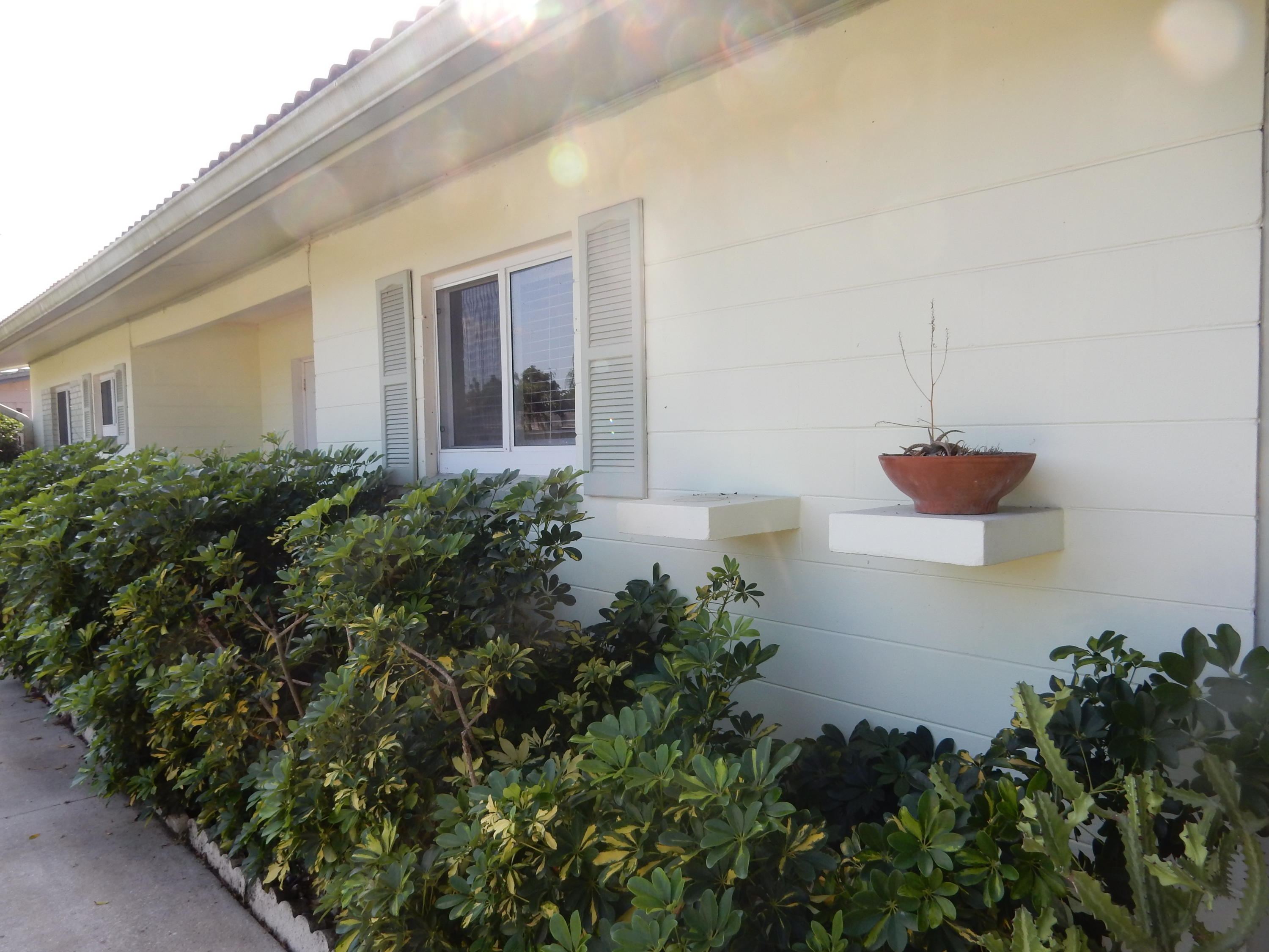 20 Forest Hills Lane Boca Raton, FL 33431 - Photo 19 of 36 20 front.