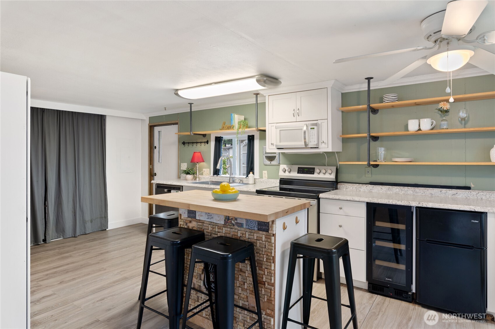 3060 Northeast McWilliams Road, Unit 52 Bremerton, WA 98311 - Photo 8 of 27 a kitchen with a table and chairs in it