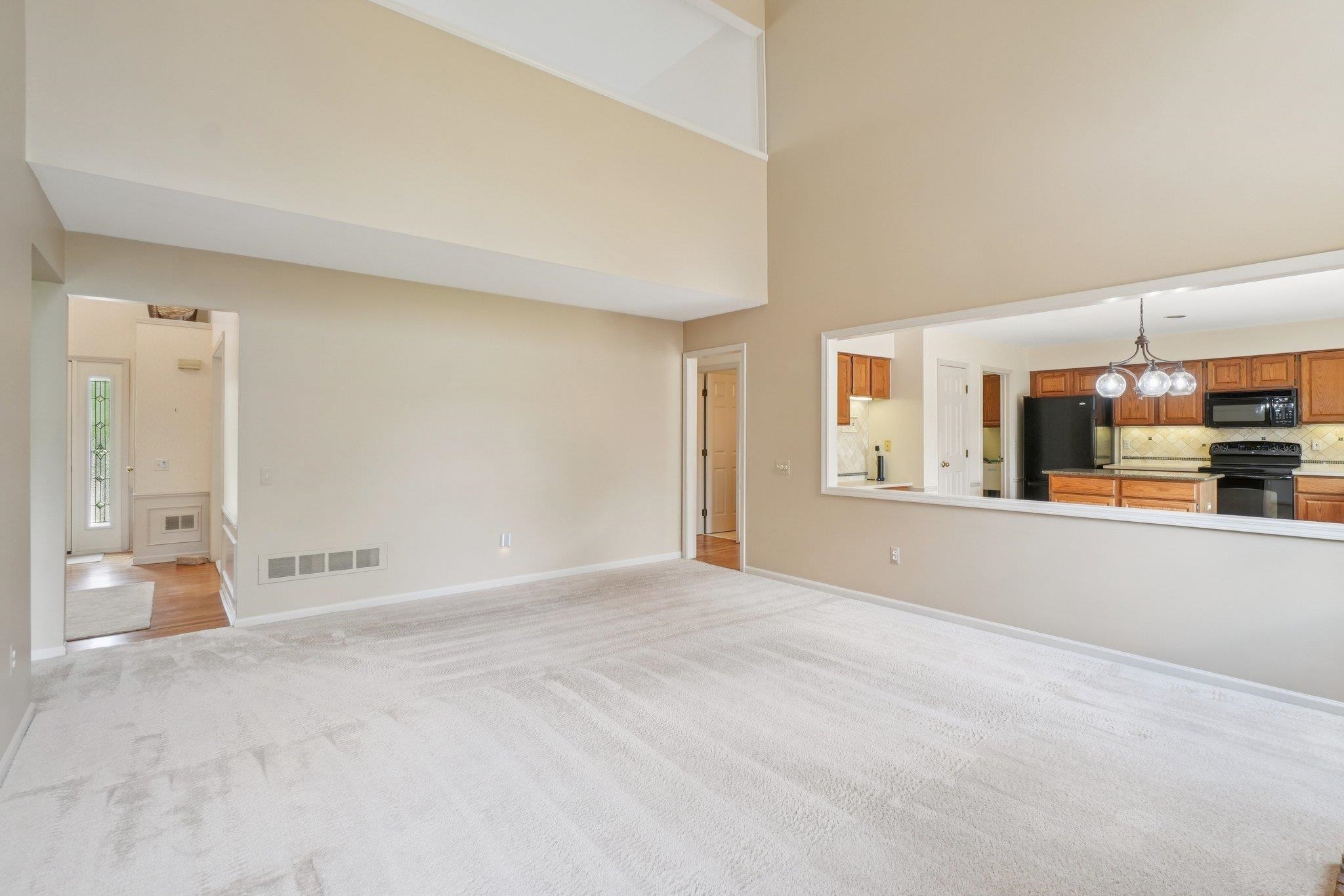1678 Hillcrest Drive Rochester, MI 48306 - Photo 6 of 50 50213236-6587cb3b-420d-45c0-af70-322fa4c6c79c.JPG
