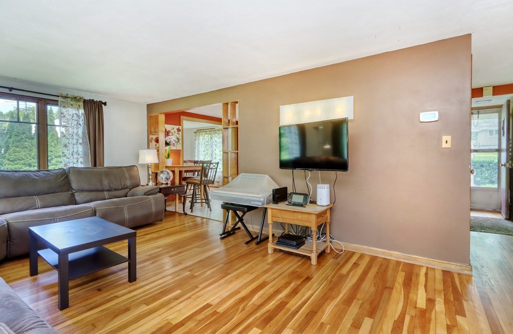 110 Croft Regis Road Westwood, MA 02090 - Photo 4 of 24 Gallery Image 4