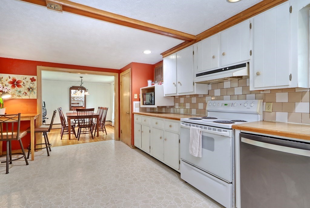 110 Croft Regis Road Westwood, MA 02090 - Photo 5 of 24 Gallery Image 5