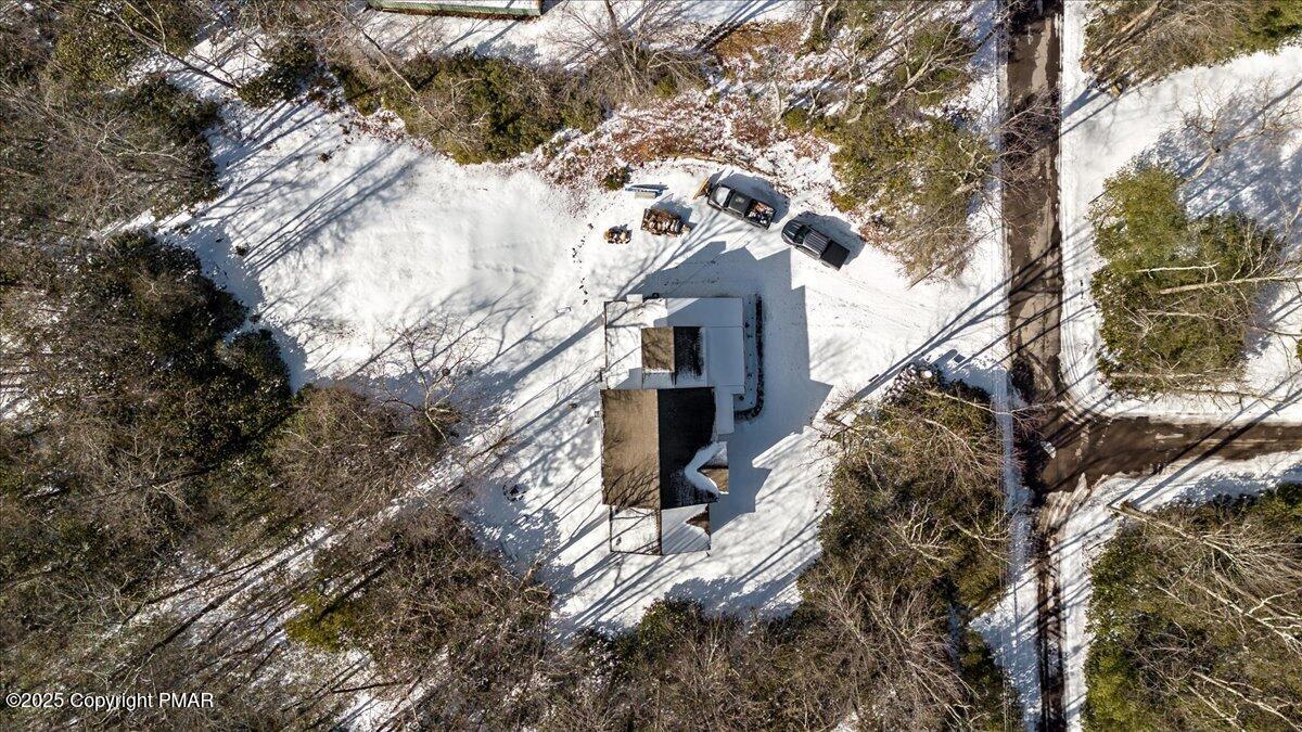48 Hopi Road Jim Thorpe, PA 18229 - Photo 10 of 51 10-DJI_20250210140422_0027_D