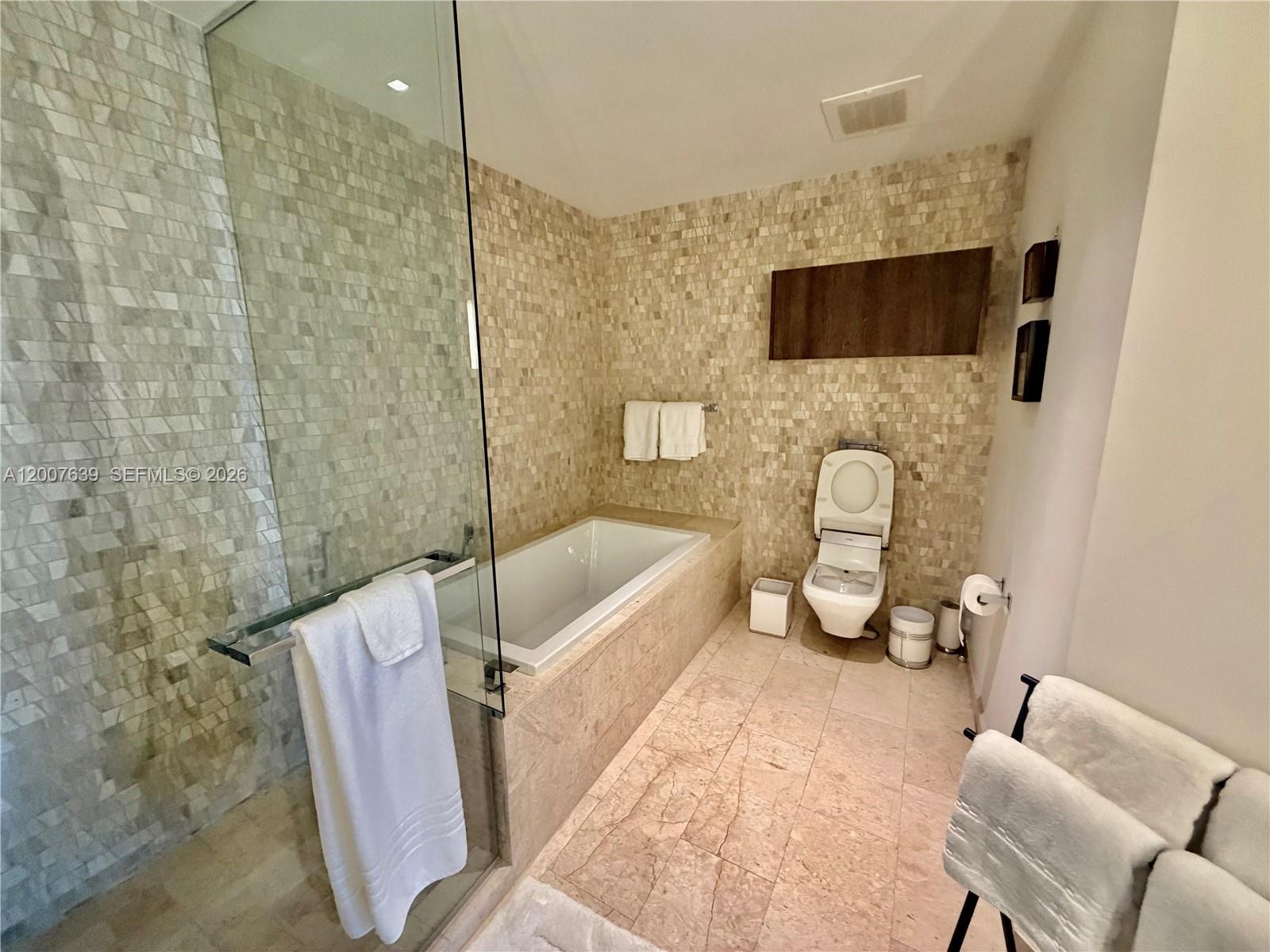 88 Southwest 7th Street, Unit 1109 Miami, FL 33130 - Photo 38 of 40 a bathroom with a tub sink and mirror