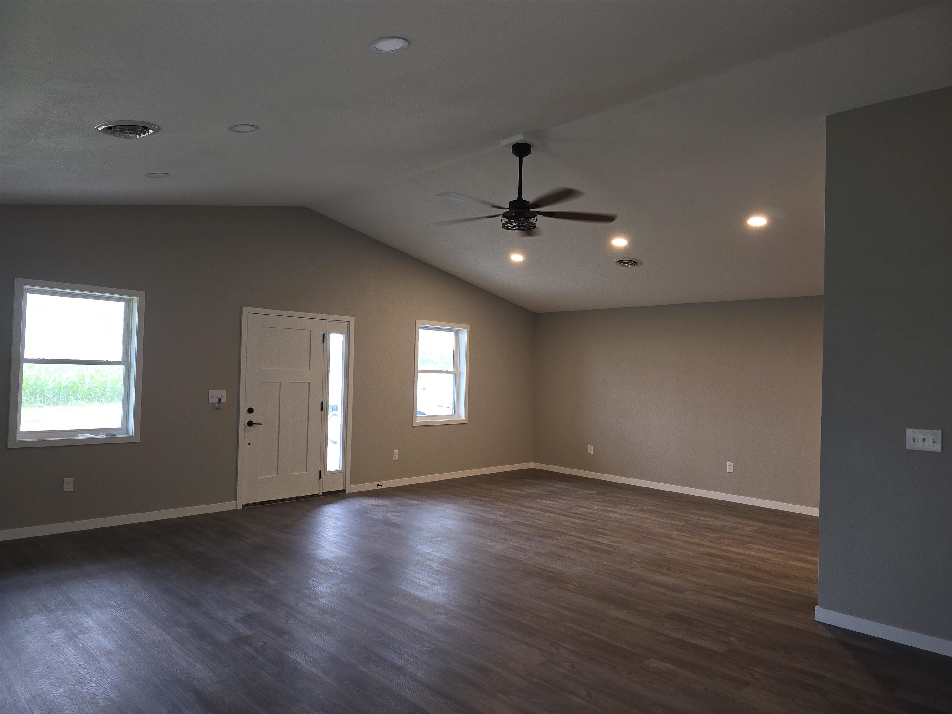 1005 Augusta Road Carthage, IL 62321 - Photo 8 of 20