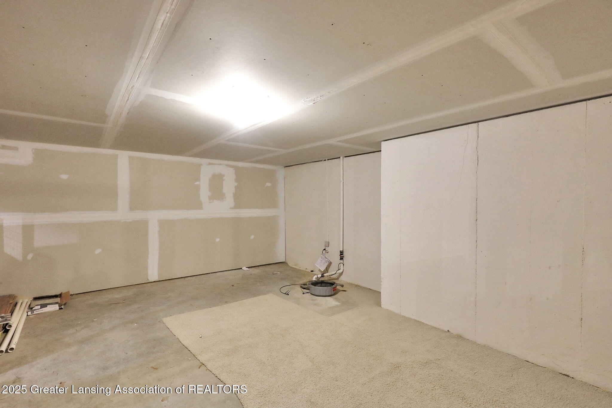 1333 Coolidge Road East Lansing, MI 48823 - Photo 24 of 29 22-web-or-mls-Open Ended Media-21