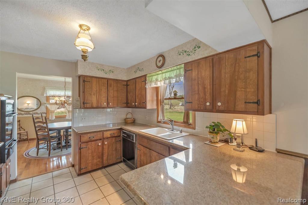 1278 West Barron Road Howell, MI 48855 - Photo 15 of 48