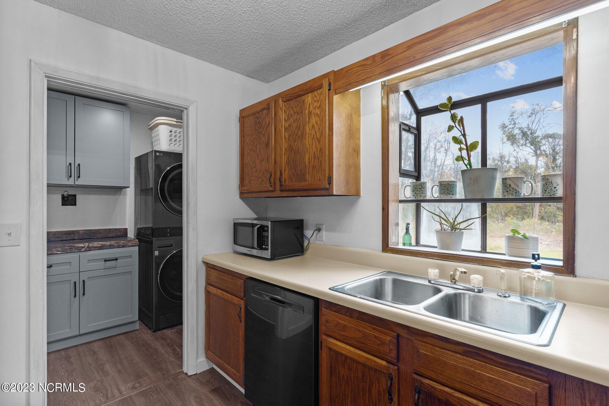 3207 Old Gate Road Morehead City, NC 28557 - Photo 13 of 53 13-web-or-mls-1S3A3649