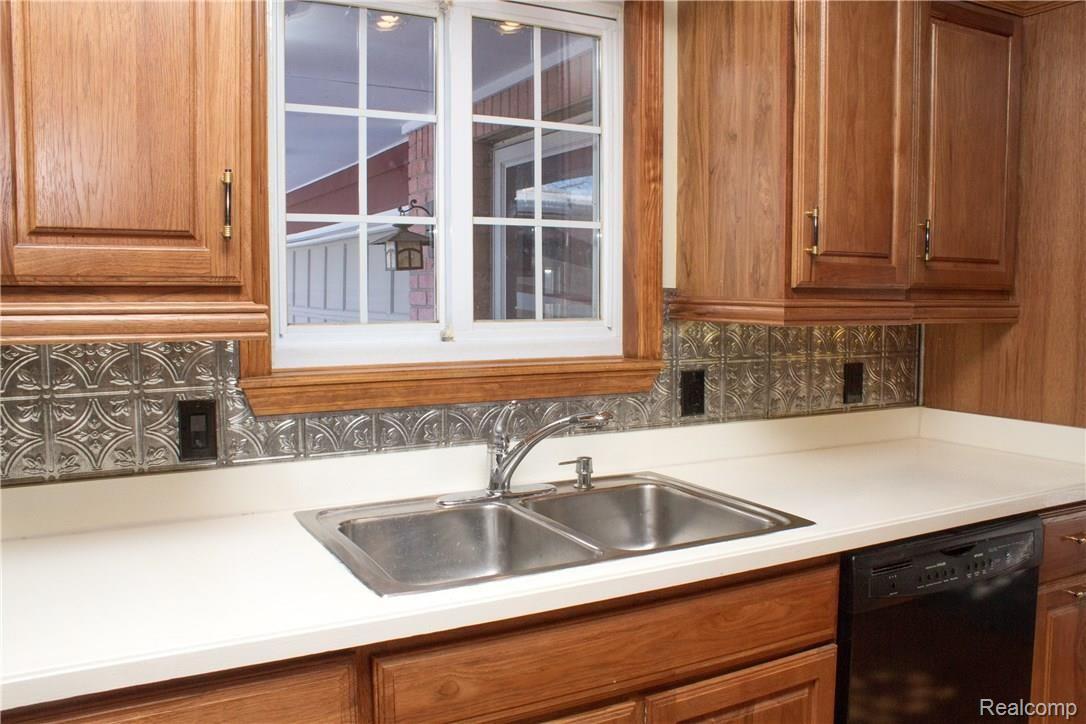 5501 Corunna Road Flint, MI 48532 - Photo 42 of 78 Kitchen15.jpg