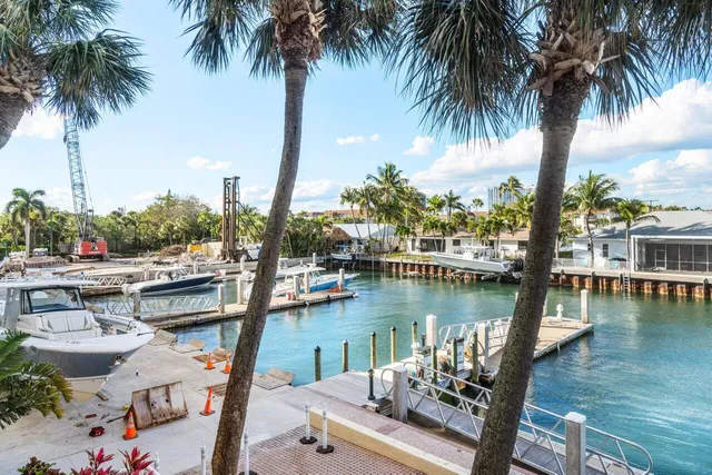 a view of an outdoor space