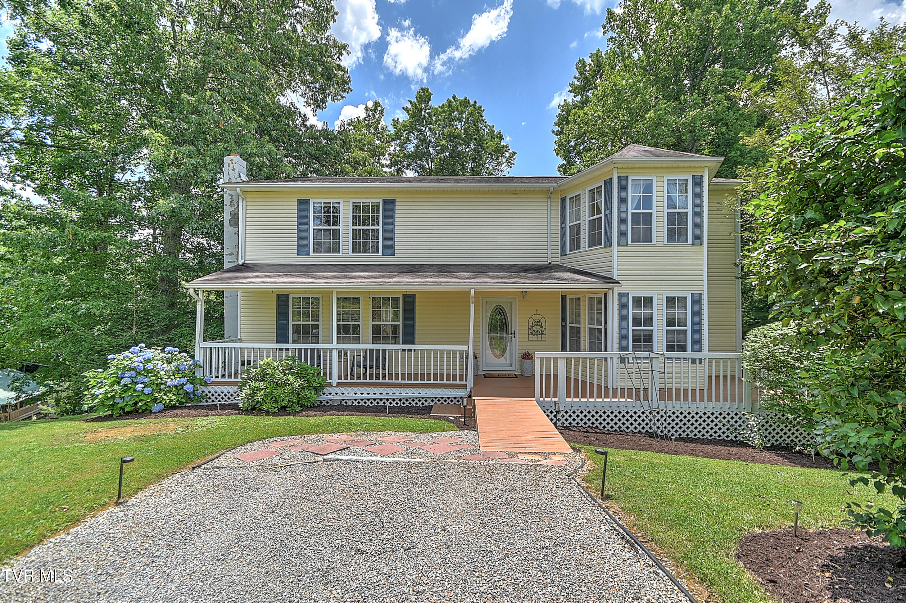 147 Fiddlers Branch Road Hampton, TN 37658 - Photo 2 of 67 147 Fiddlers Branch JF-2