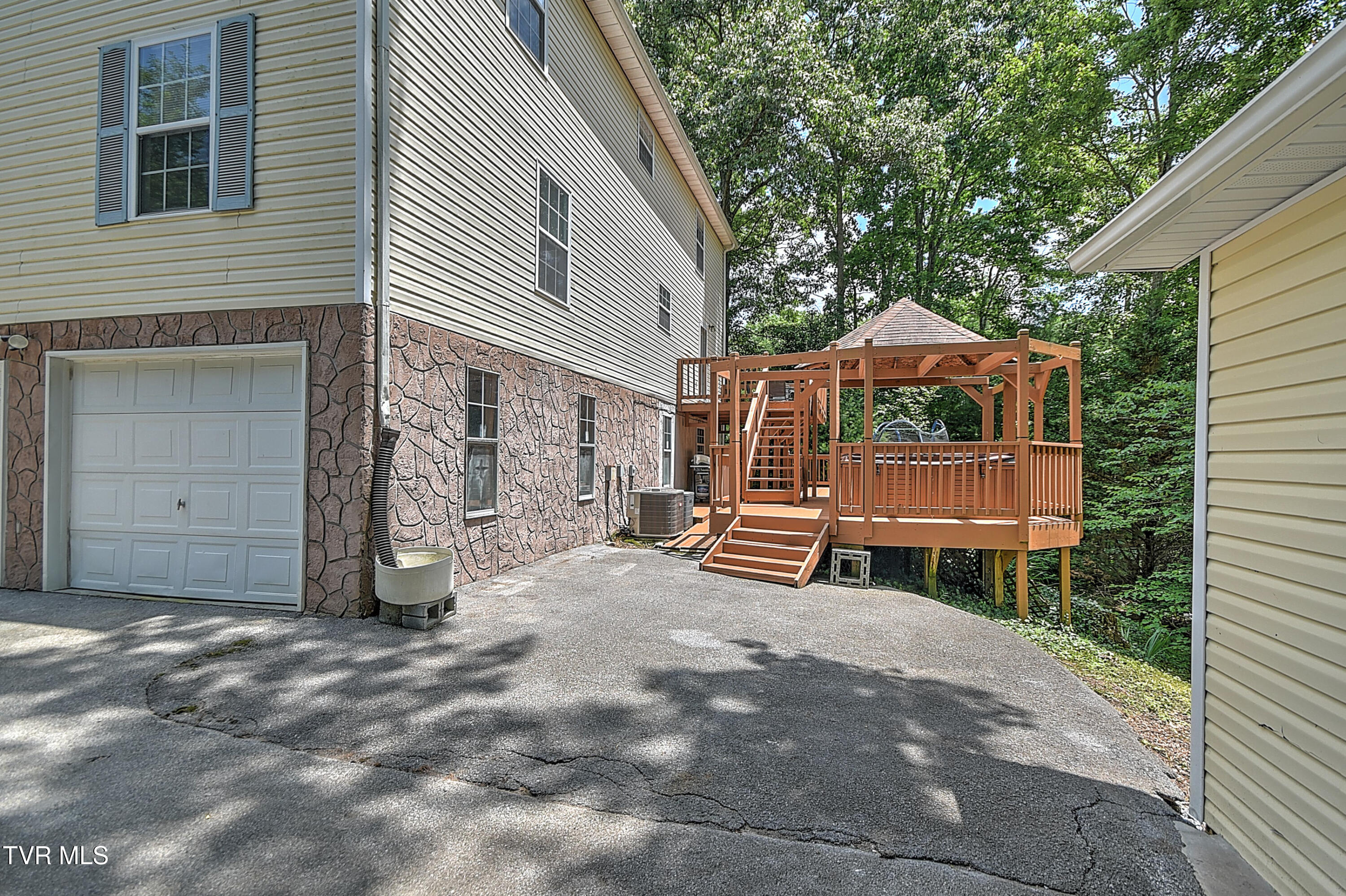 147 Fiddlers Branch Road Hampton, TN 37658 - Photo 35 of 67 147 Fiddlers Branch JF-74
