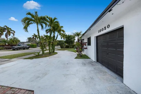 $975,000 | 10020 Southwest 83rd Street, Miami, FL 33173