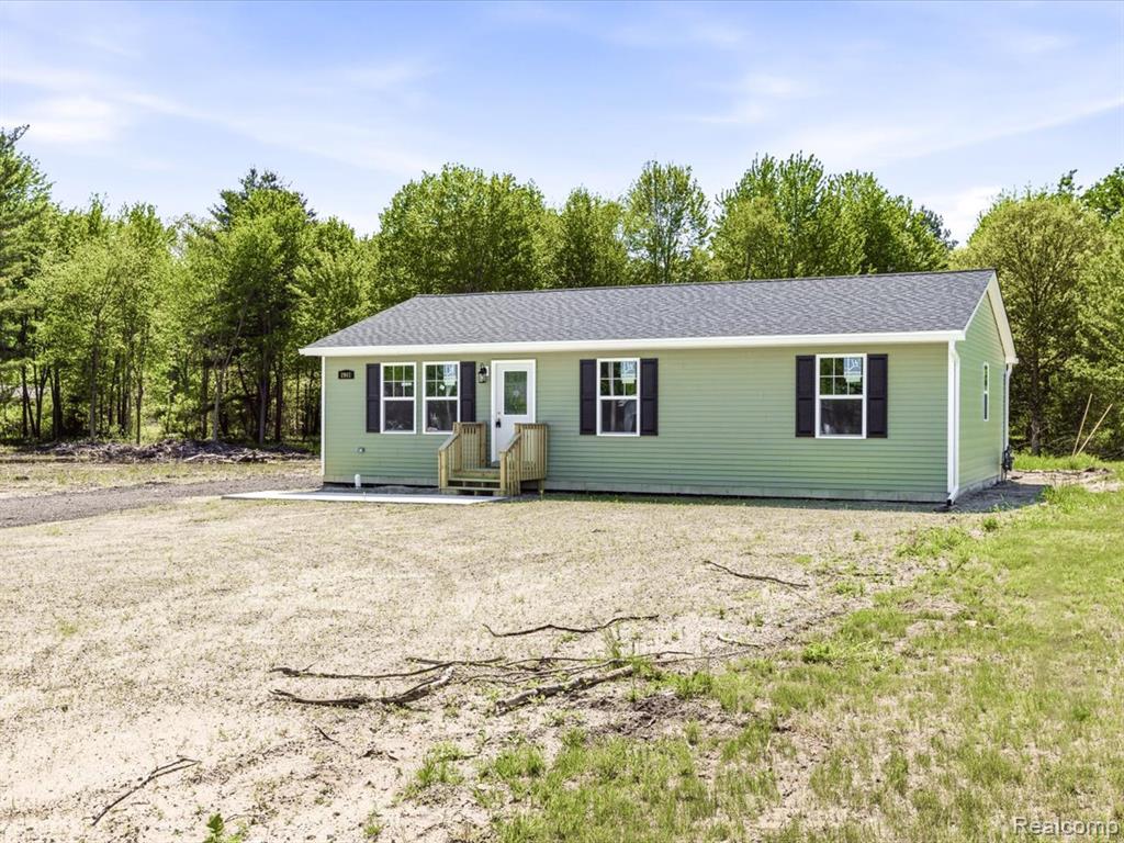 2941 Beach Road Port Huron, MI 48060 - Photo 2 of 30