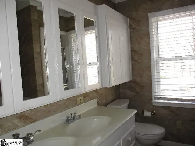 $629,000 | 1 Parkview Drive, Laurens, SC 29360