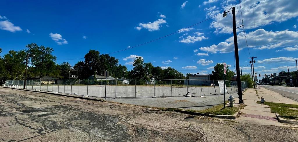 920 North Center Street Bonham, TX 75418 - Photo 2 of 3 a view of a outdoor space