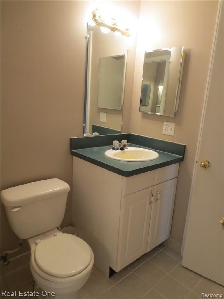 1295 Lamplighter Lane, Unit 75 Rochester, MI 48306 - Photo 18 of 23 IMG_1147.JPG