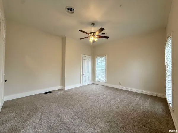 $224,900 | 1206 South Clay Avenue, Jacksonville, IL 62650