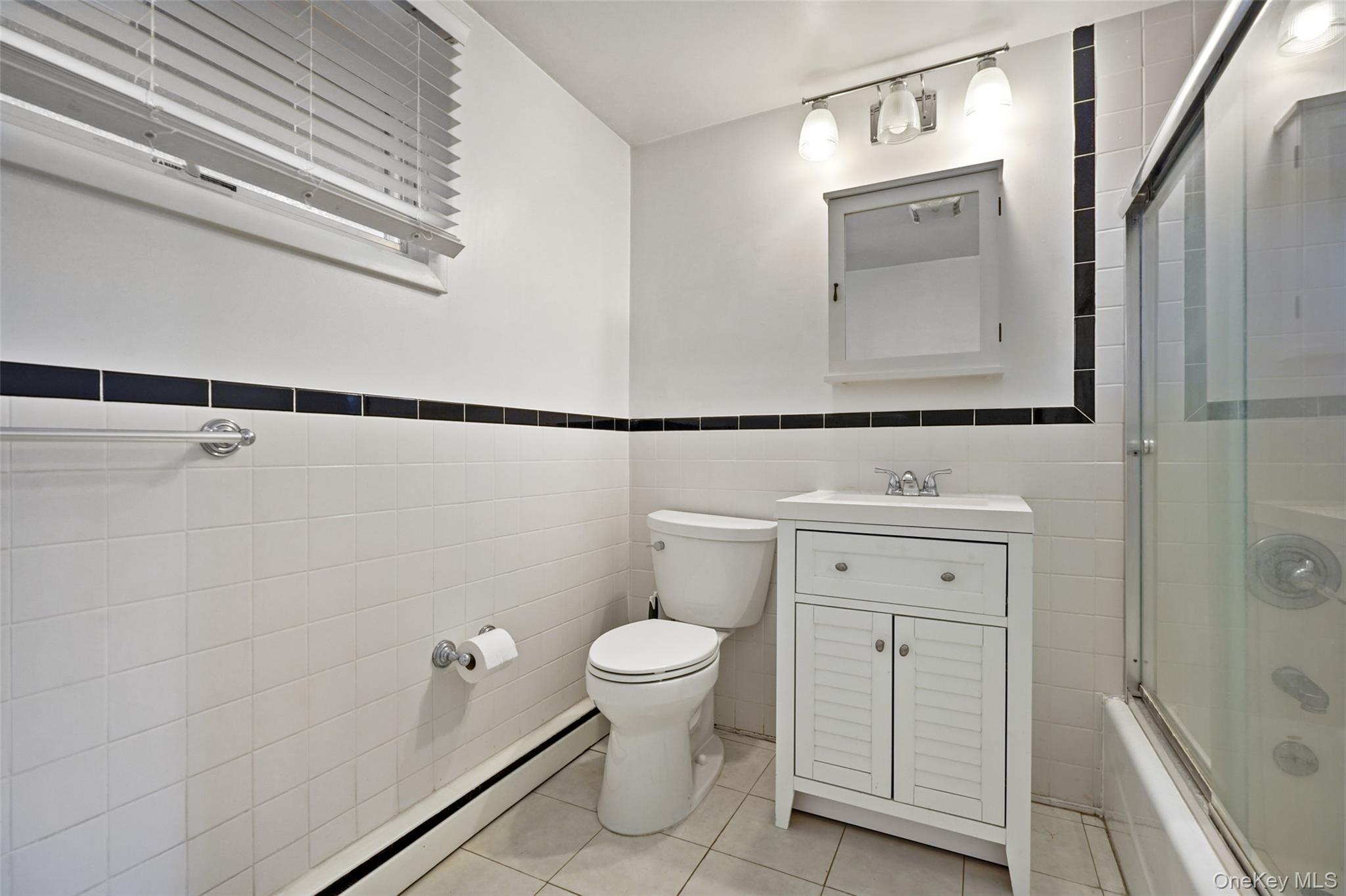 12 B Flintlock Ridge Road Katonah, NY 10536 - Photo 13 of 19 Full Bath with tub