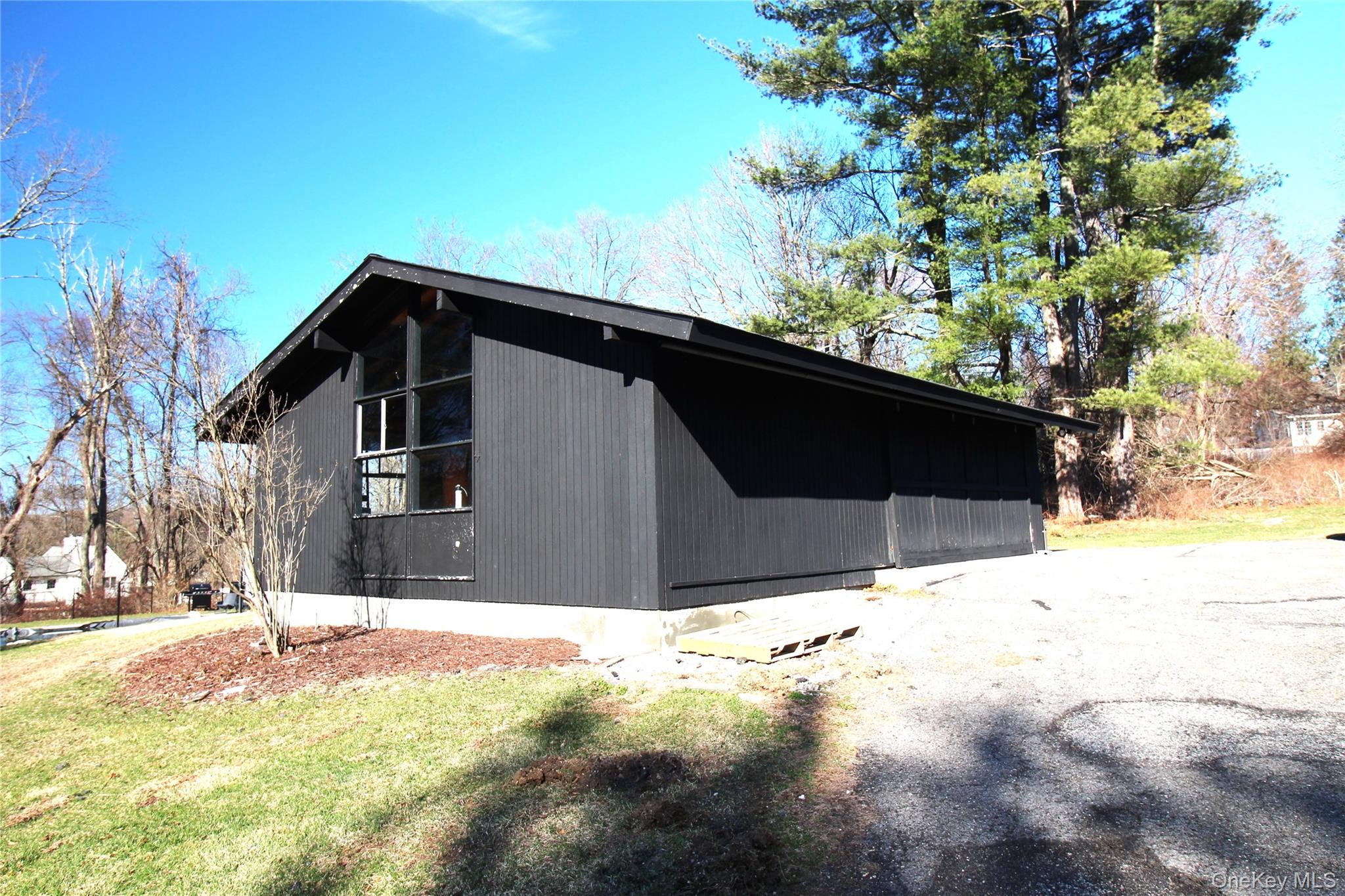 12 B Flintlock Ridge Road Katonah, NY 10536 - Photo 17 of 19 Garage