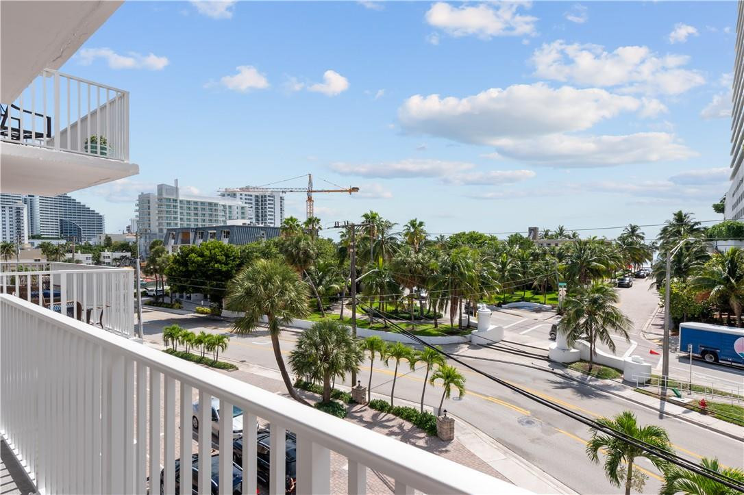 95 North Birch Road, Unit 405 Fort Lauderdale, FL 33304 - Photo 11 of 34 a view of balcony with furniture