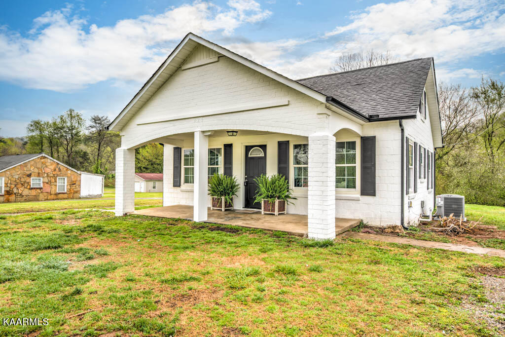 325 Blockhouse Valley Road Clinton, TN 37716 - Photo 1 of 23 2C2FF898-5ED9-4B03-AF54-5F15F777619B