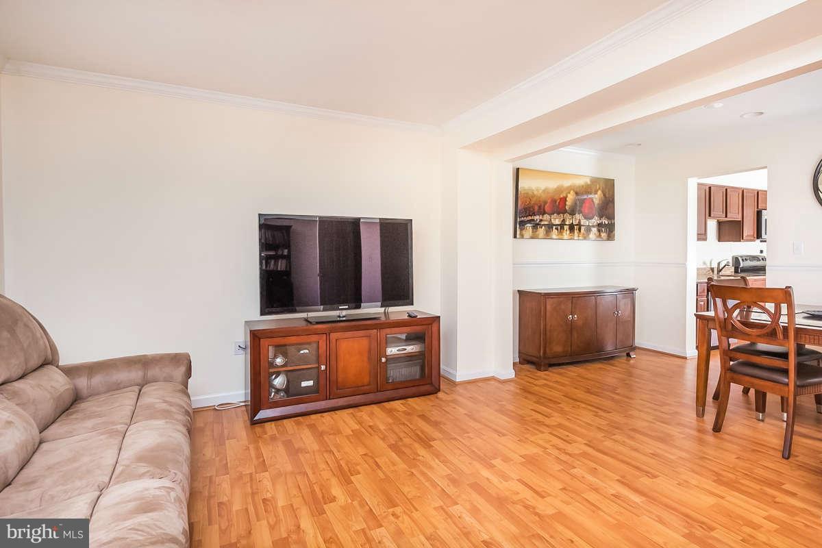 5987 Grand Banks Road Columbia, MD 21044 - Photo 7 of 29 Living Room